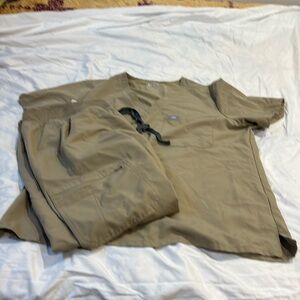 FIGS Women's Latte Scrub Set Catarina XXL Top HW Yola XLP Pants Technical Meds‎